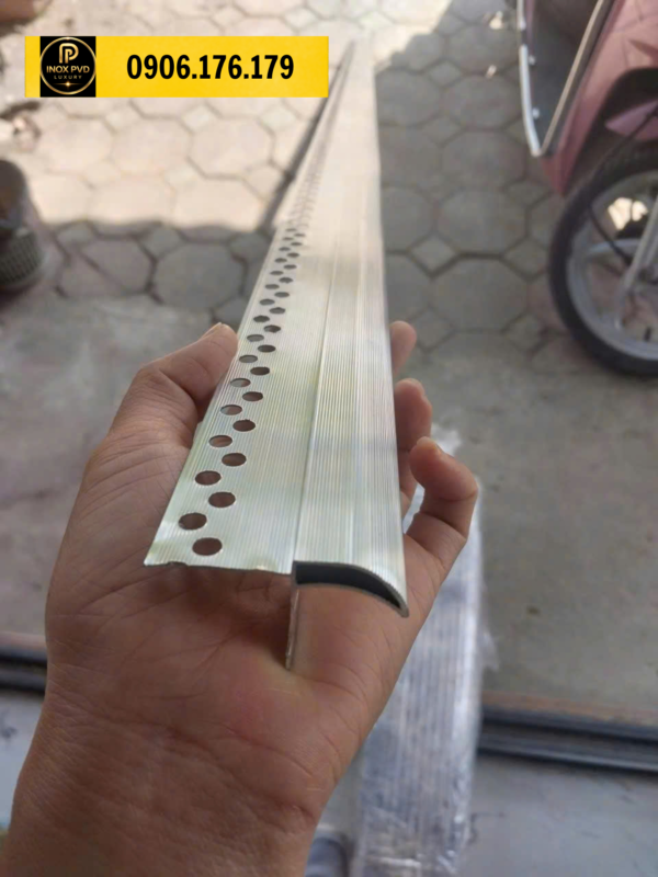Nẹp nhôm ngắt nước mưa tạo rãnh thoát nước tại huyện Gia Viễn Ninh Bình, nhôm bền đẹp, hotline 0906.176.179