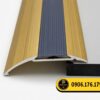 Nẹp nhôm chênh cốt sàn NOP8.0 ứng dụng giữa sàn gạch, đá và gỗ, giúp xử lý vị trí chênh cao và hoàn thiện phần mép sàn.